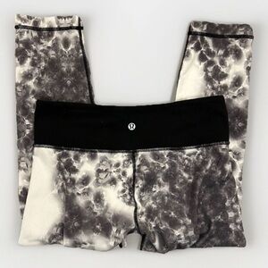 Lululemon Women's Leggings Capri Active Floral Stretch Printed Logo Size 6